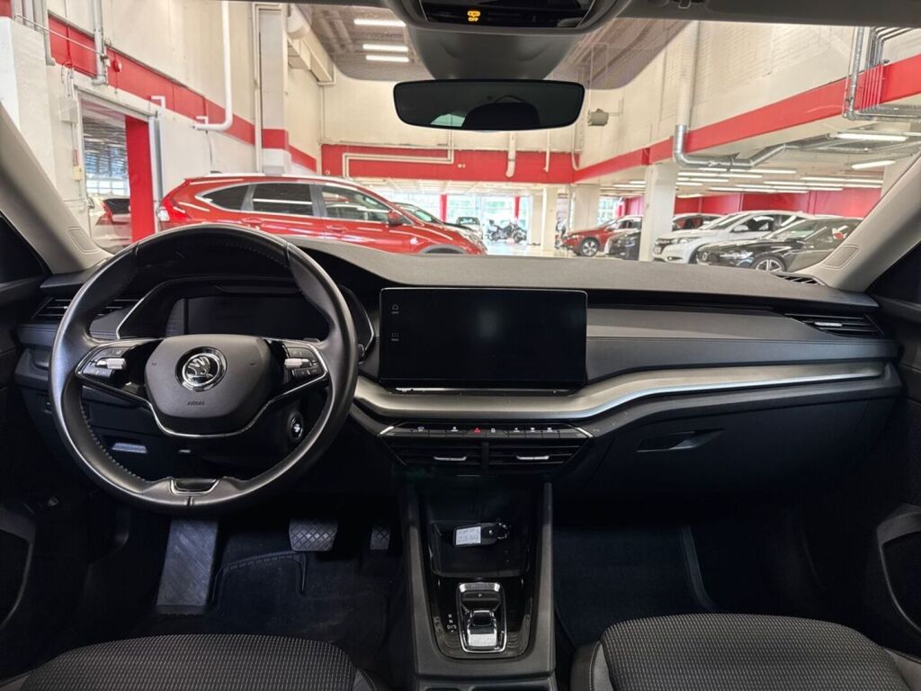 Skoda Octavia 2023 Valkoinen