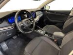 Skoda Octavia 2023 Valkoinen