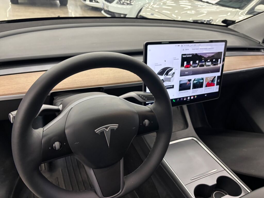 Tesla Model Y 2023 Valkoinen