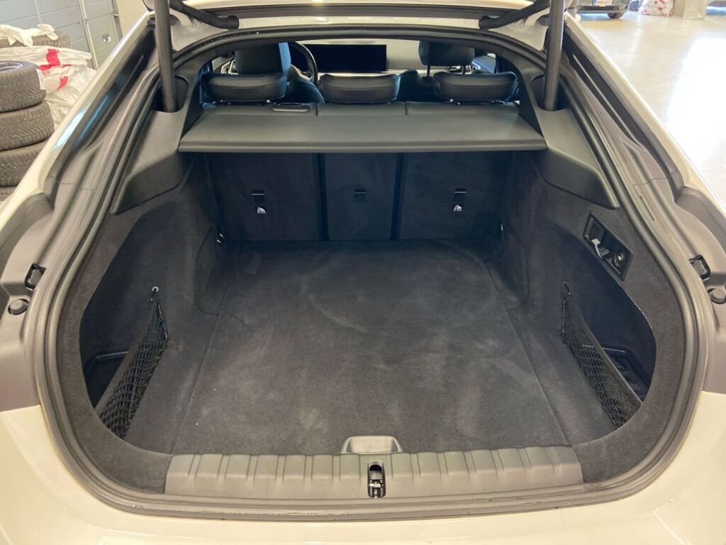 BMW i4 2023 Valkoinen