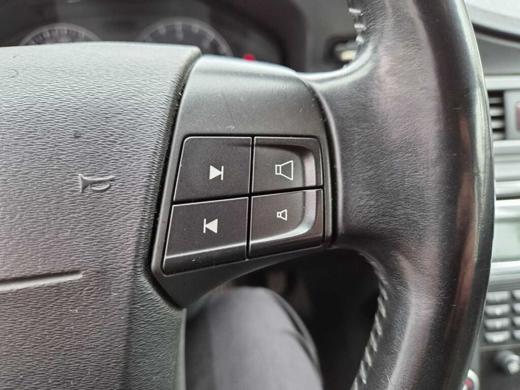 Volvo V70 2009 Vihreä