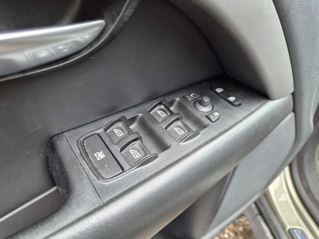 Volvo V70 2009 Vihreä