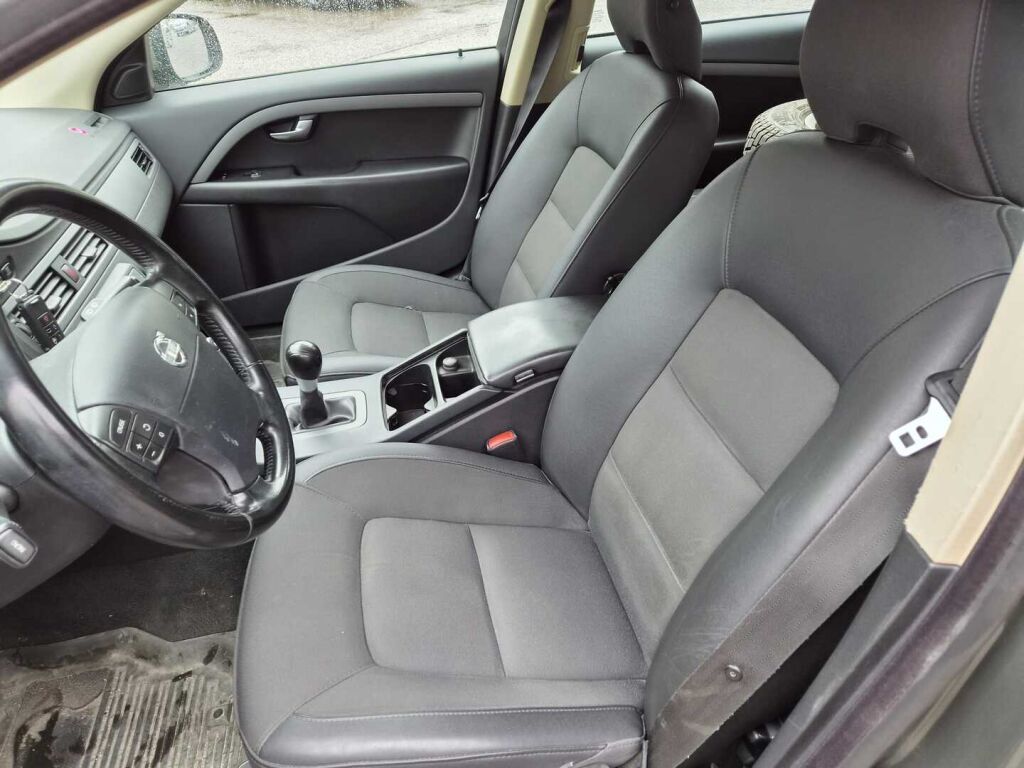 Volvo V70 2009 Vihreä