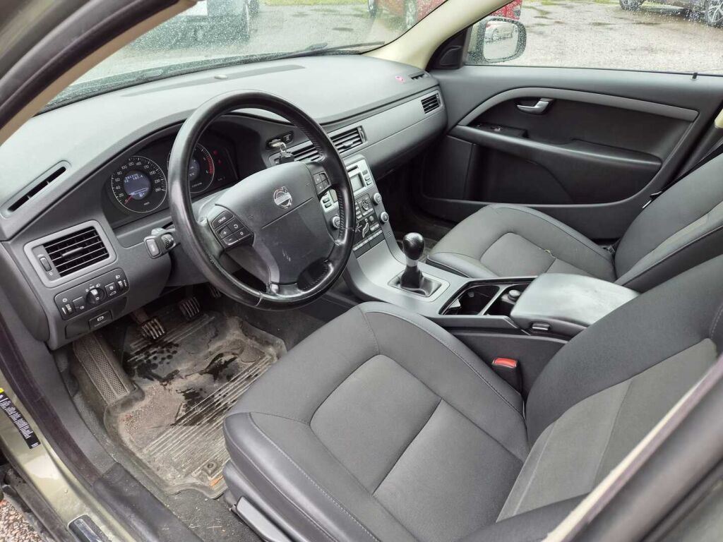 Volvo V70 2009 Vihreä