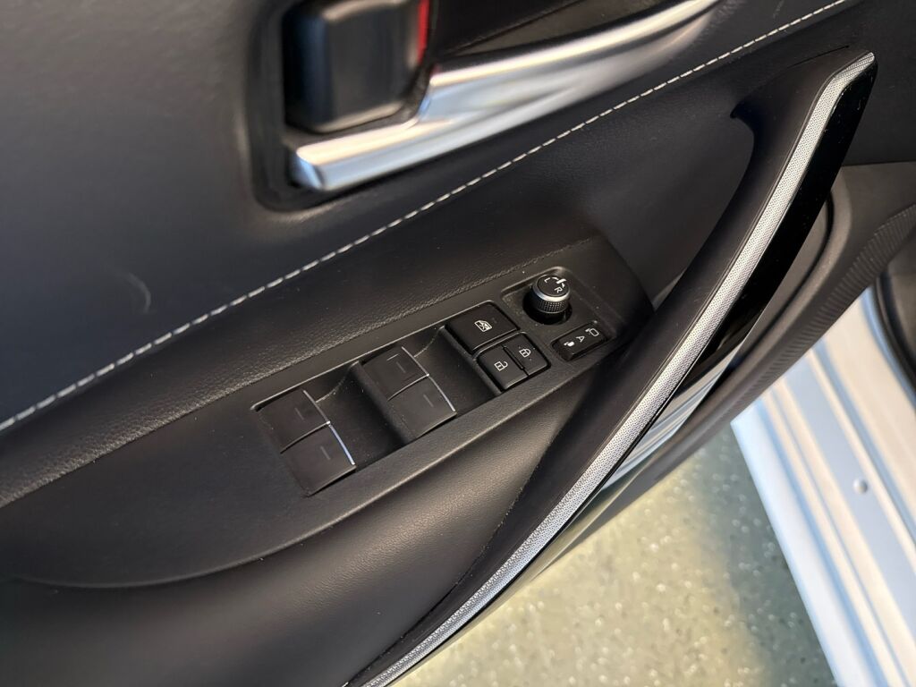 Toyota Corolla 2023 Valkoinen