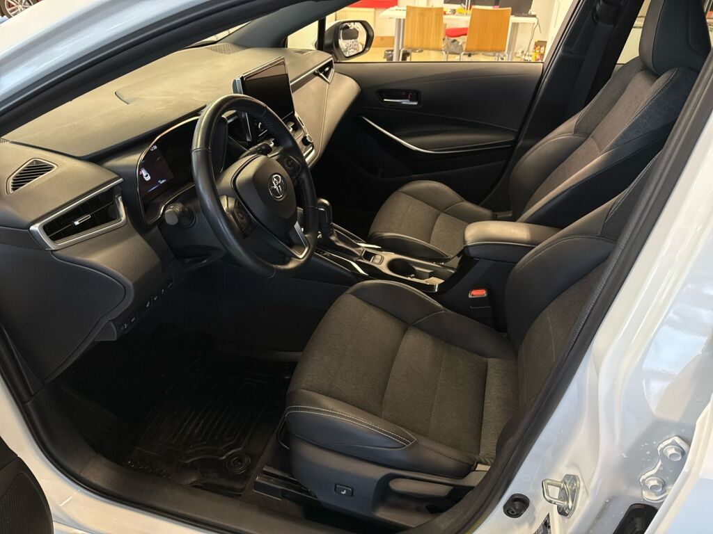 Toyota Corolla 2023 Valkoinen