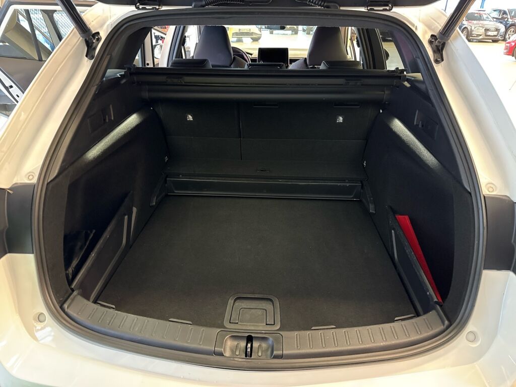 Toyota Corolla 2023 Valkoinen