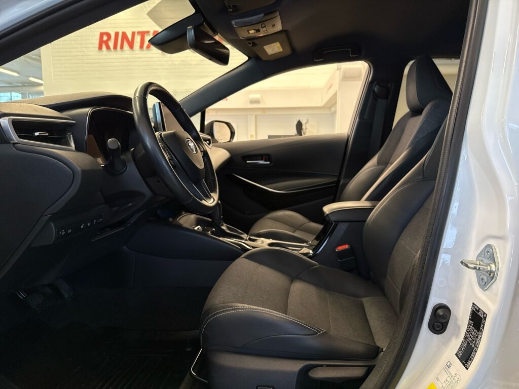 Toyota Corolla 2023 Valkoinen