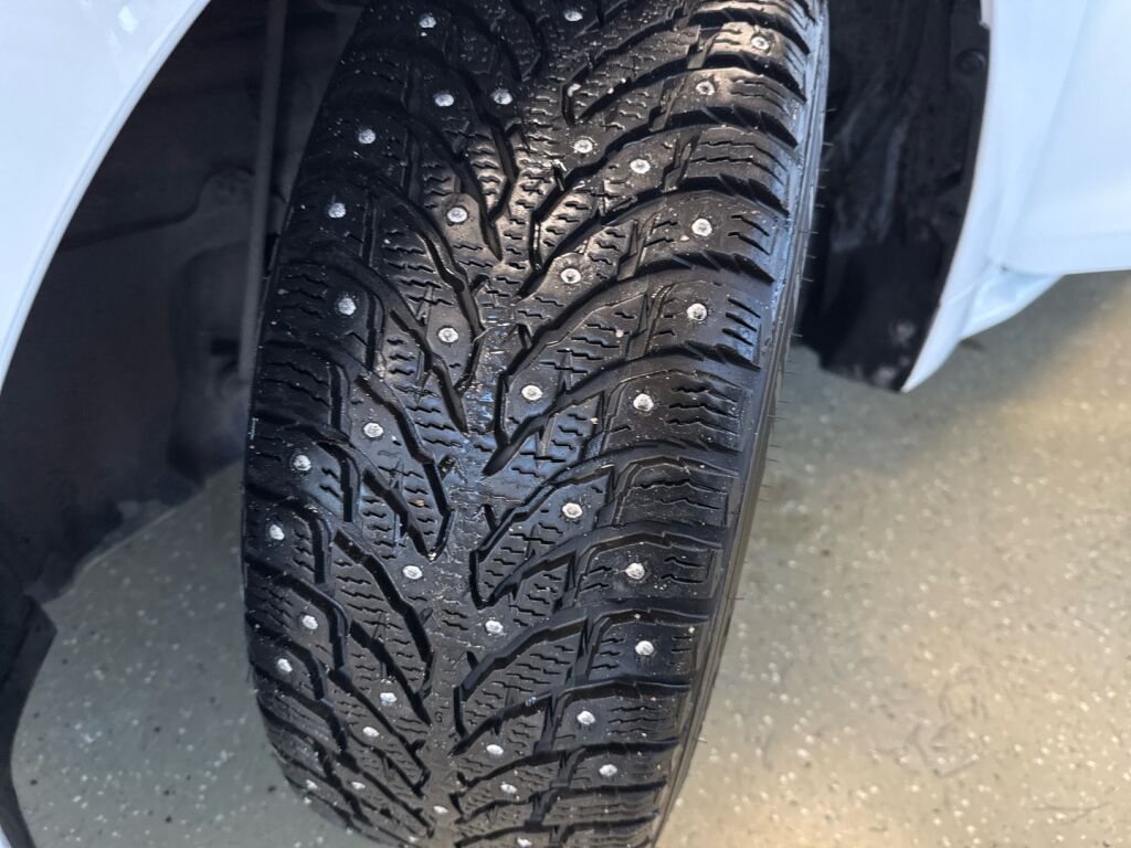 Toyota Corolla 2023 Valkoinen