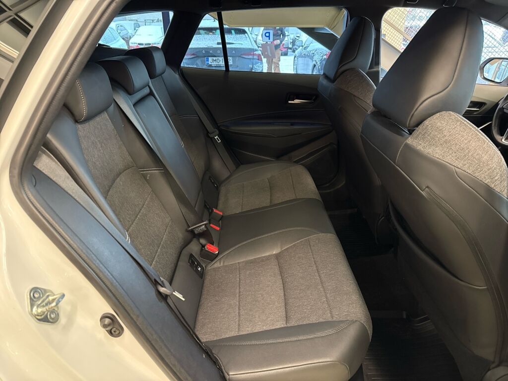 Toyota Corolla 2023 Valkoinen