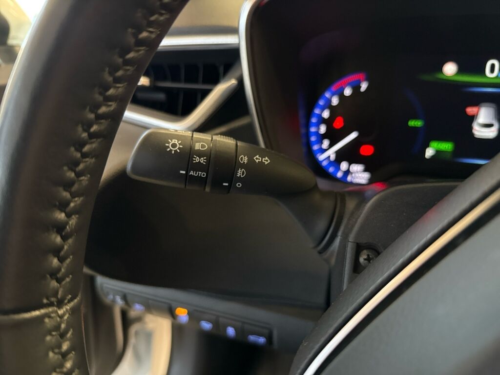 Toyota Corolla 2023 Valkoinen