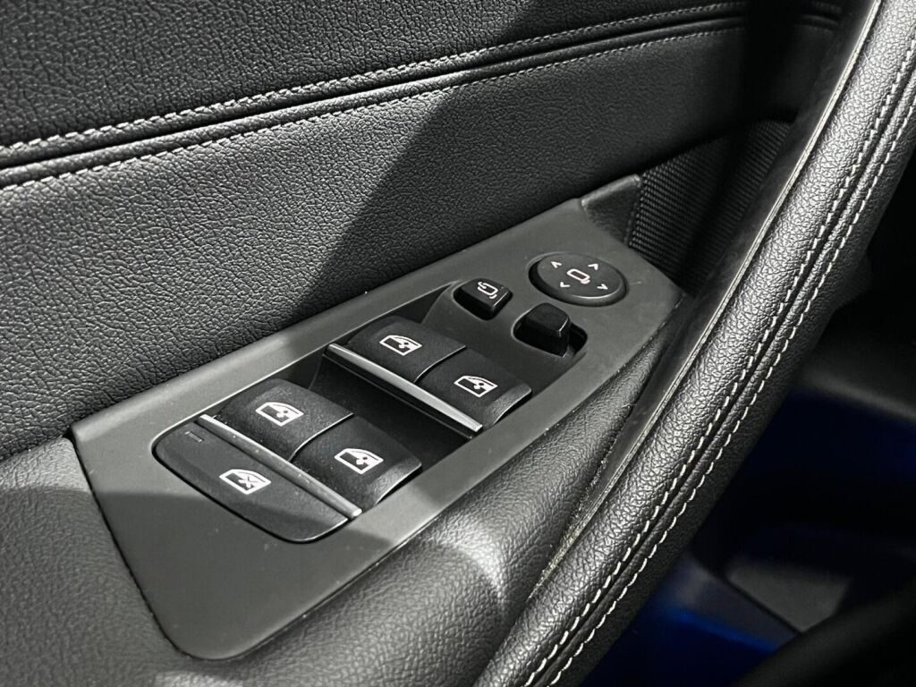 BMW 530 2023 Punainen