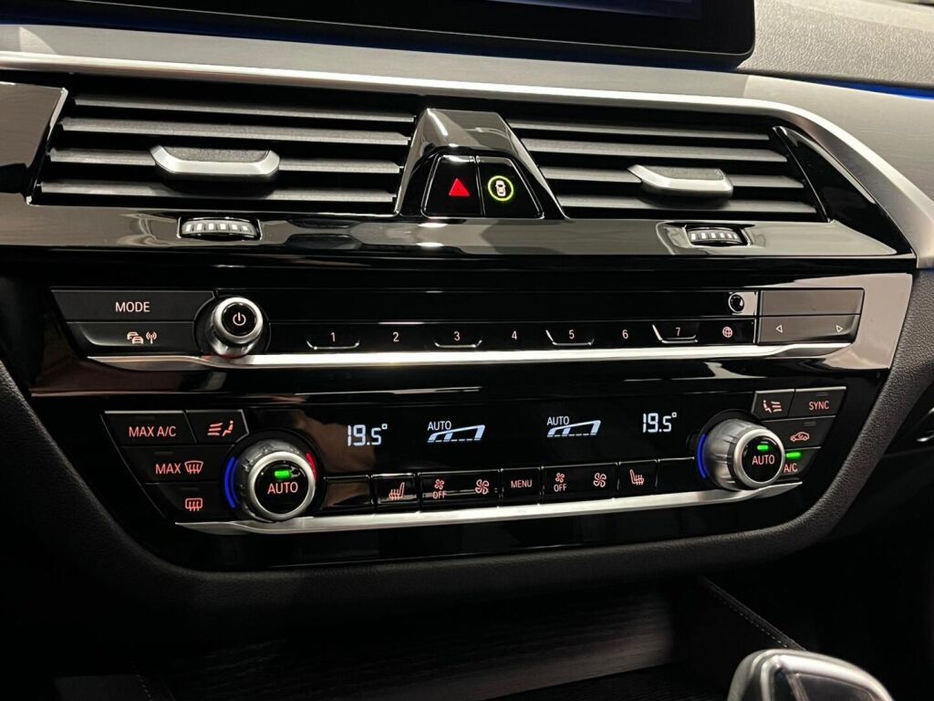 BMW 530 2023 Punainen