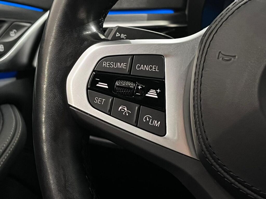 BMW 530 2023 Punainen