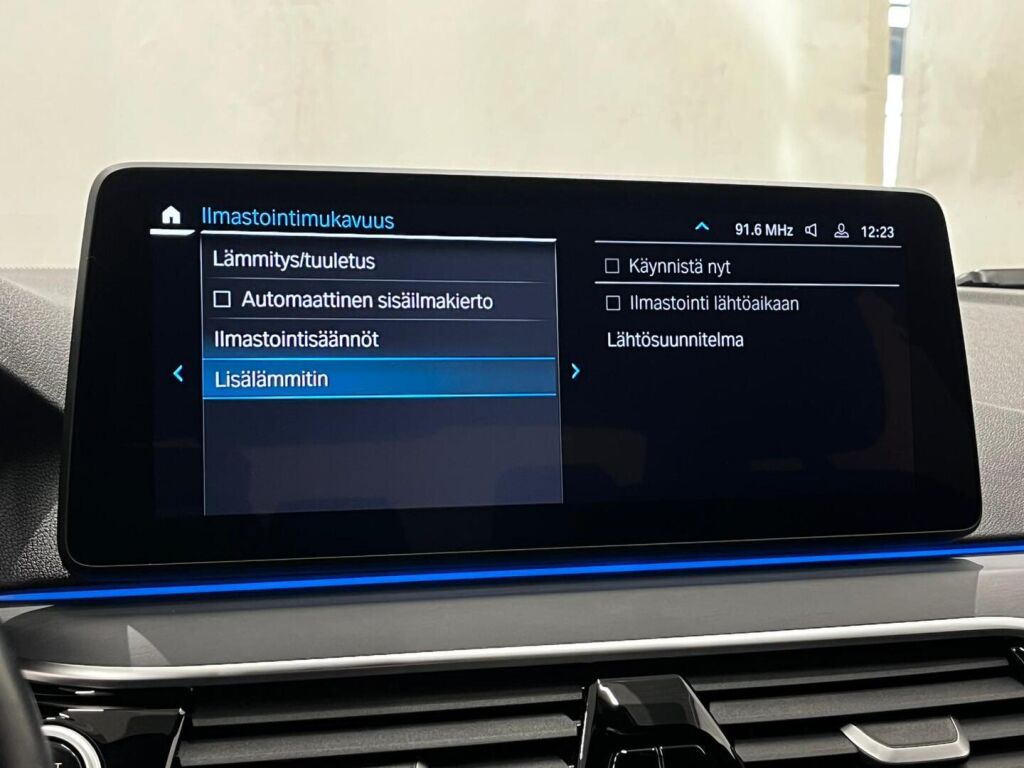 BMW 530 2023 Punainen