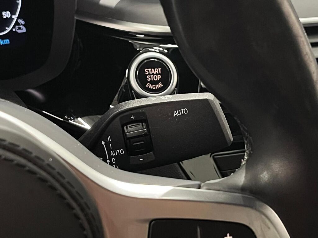 BMW 530 2023 Punainen