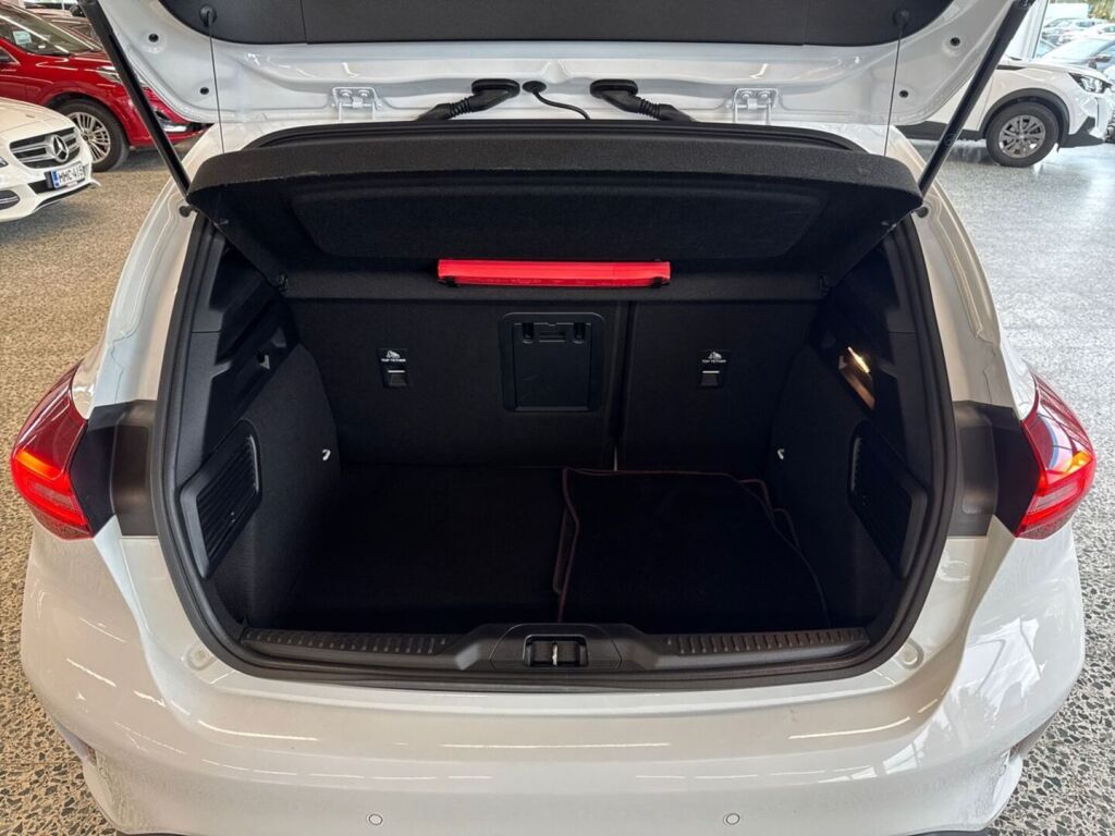 Ford Focus 2023 Frozen White