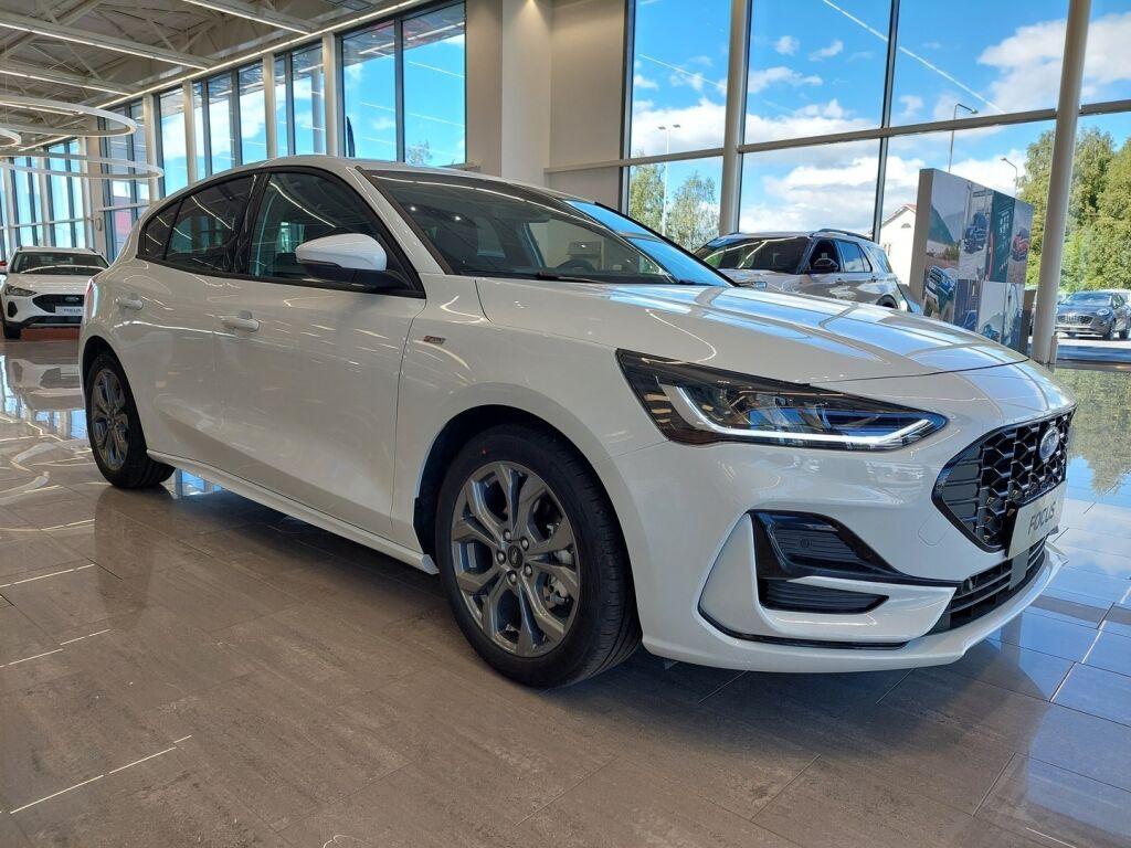 Ford Focus 2023 Frozen White