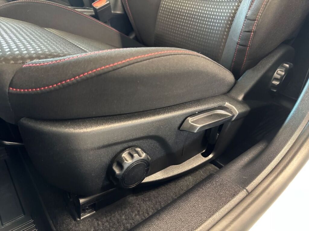 Ford Focus 2023 Frozen White