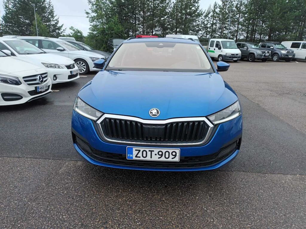 Skoda Octavia 2023 Sininen