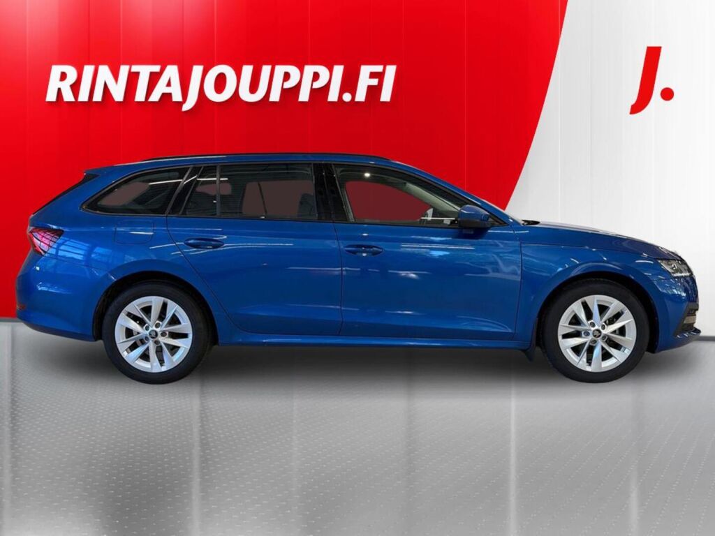 Skoda Octavia 2023 Sininen