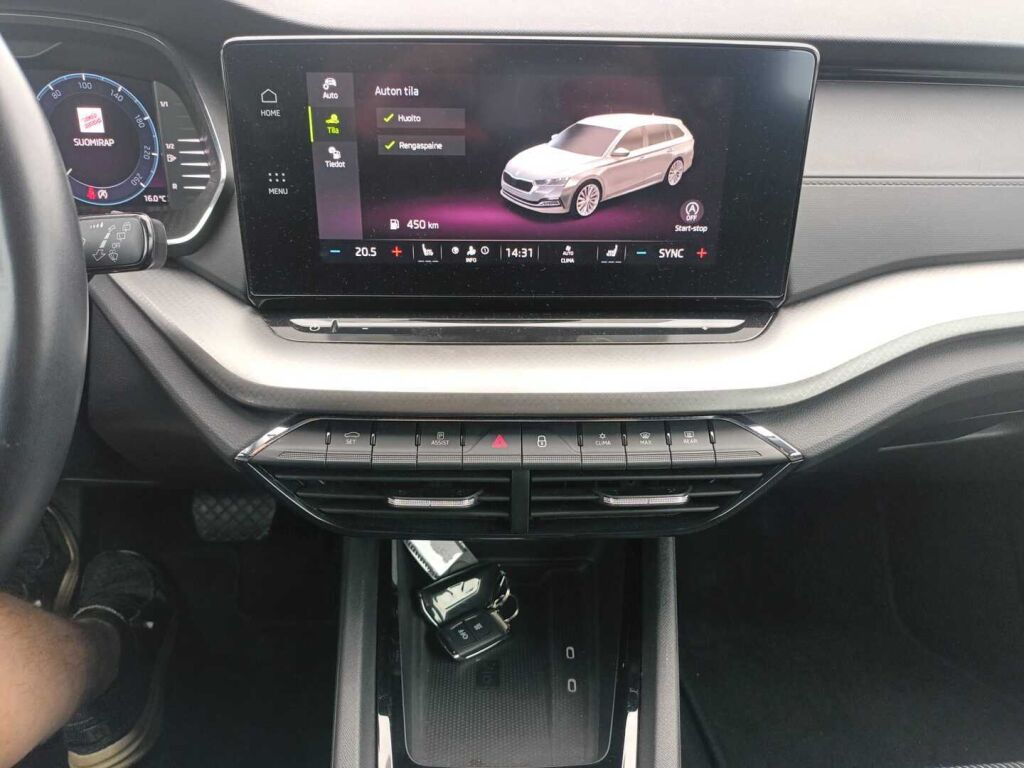 Skoda Octavia 2023 Sininen