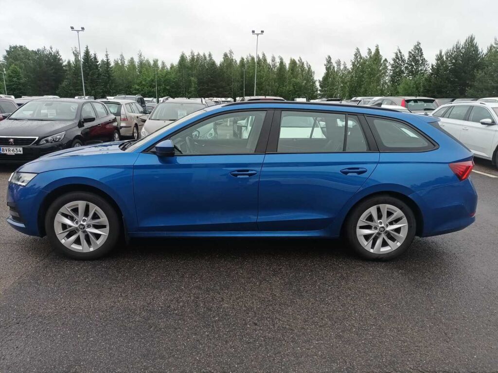 Skoda Octavia 2023 Sininen