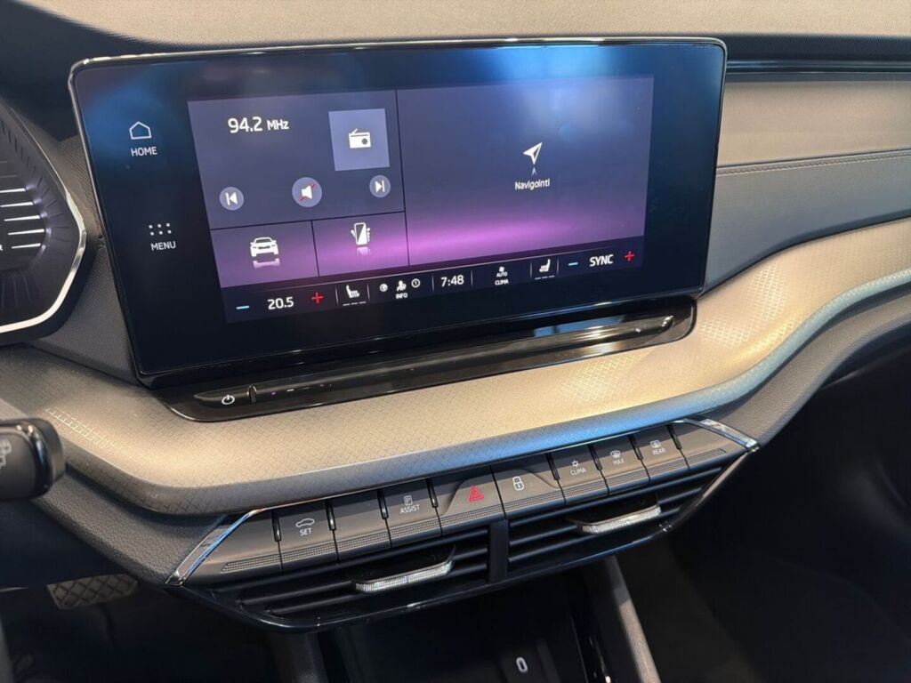 Skoda Octavia 2023 Sininen