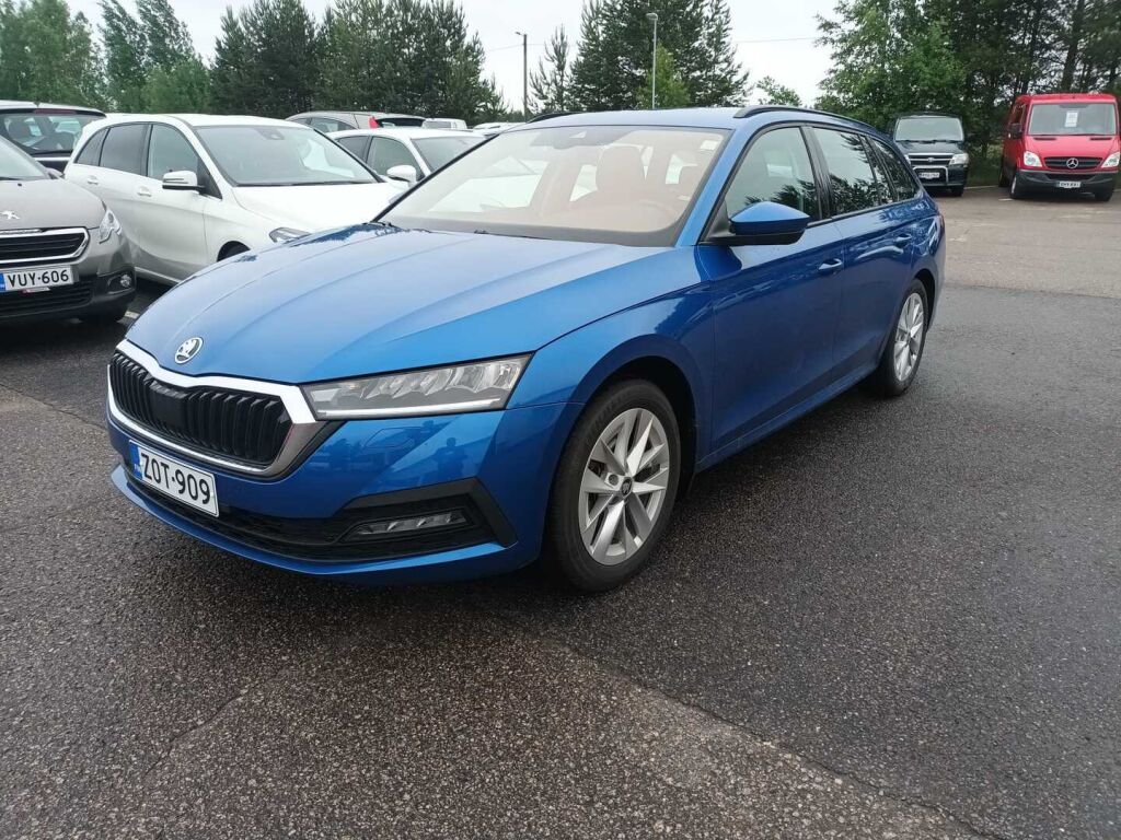 Skoda Octavia 2023 Sininen