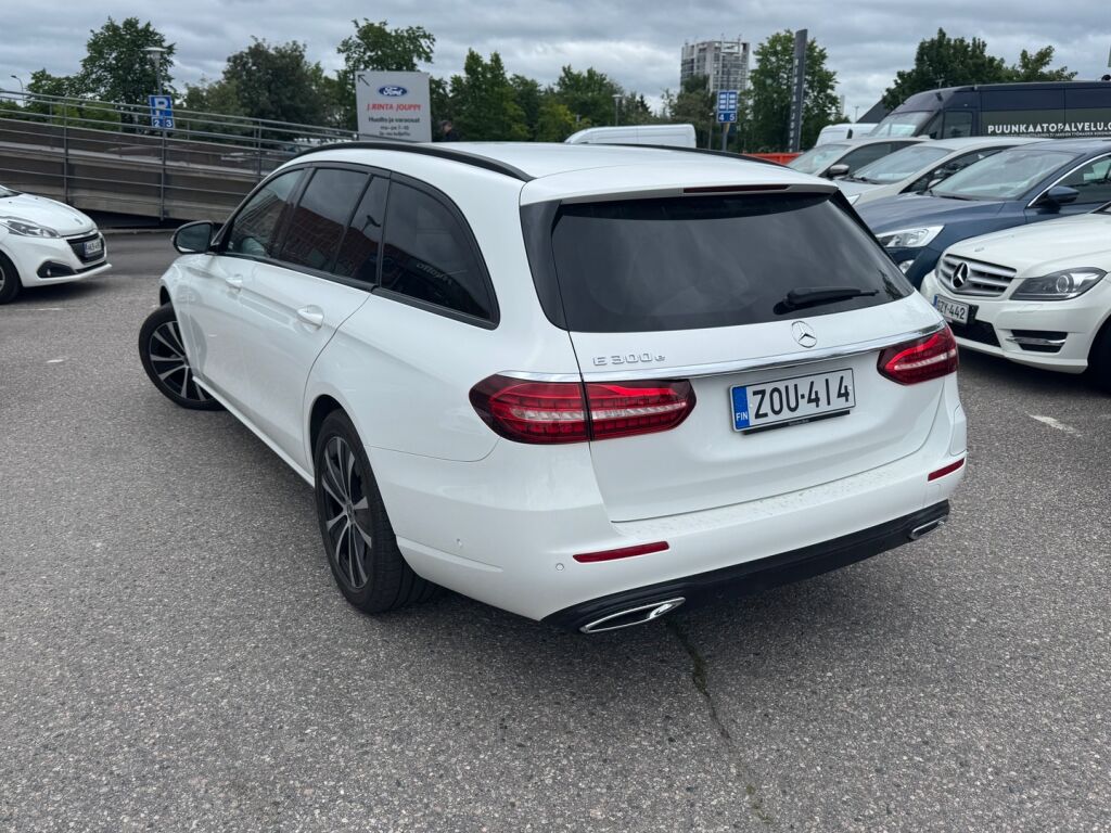 Mercedes-Benz E 2023 Valkoinen