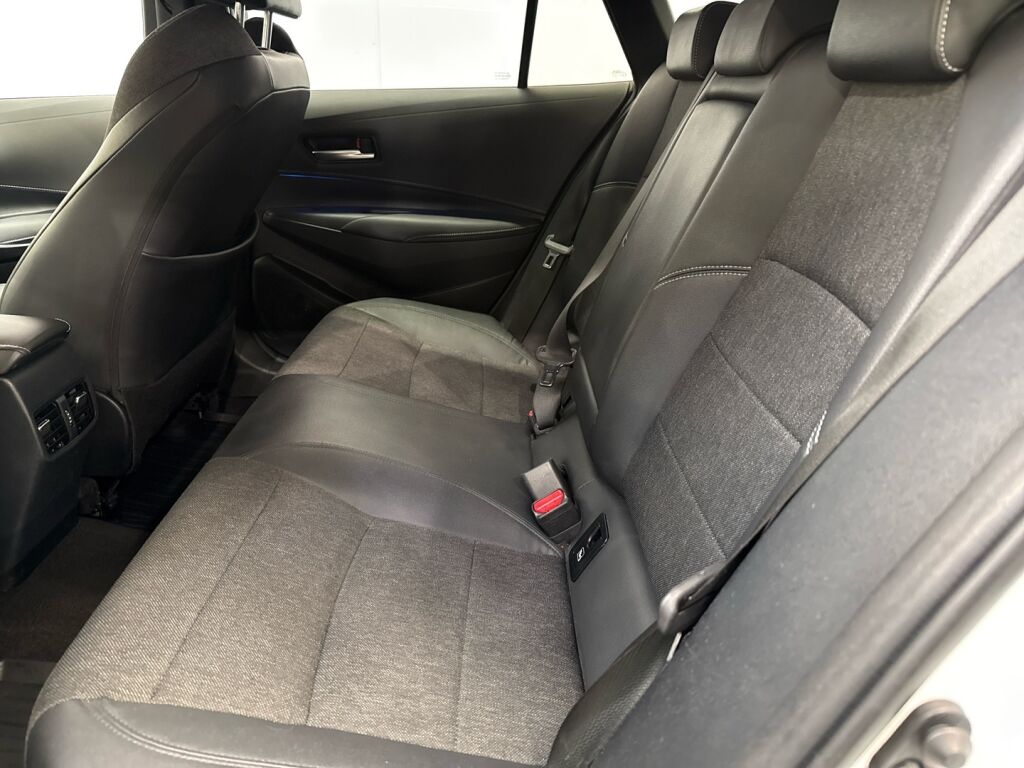 Toyota Corolla 2023 Valkoinen