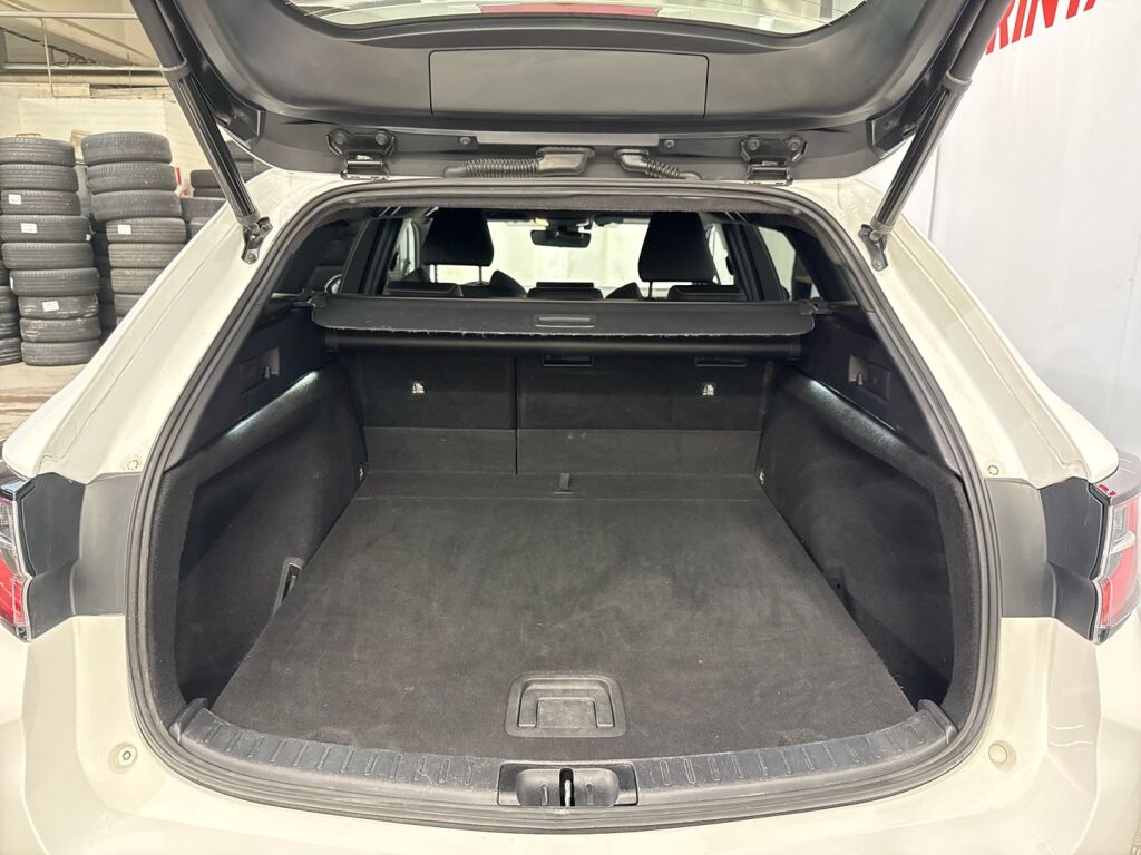 Toyota Corolla 2023 Valkoinen