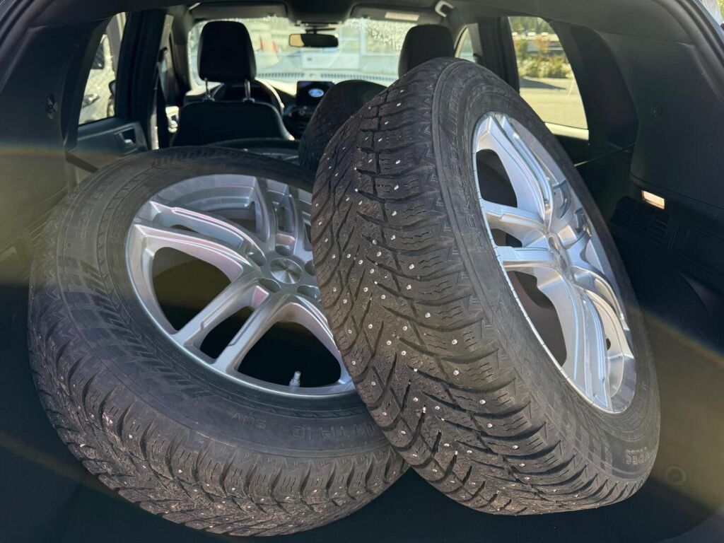 Ford Kuga 2023 Harmaa