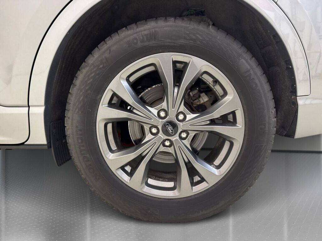 Ford Kuga 2023 Harmaa
