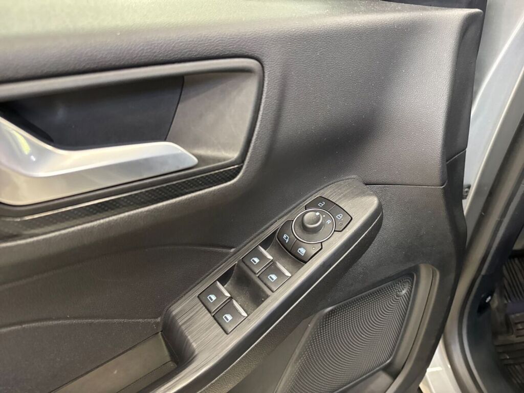 Ford Kuga 2023 Harmaa