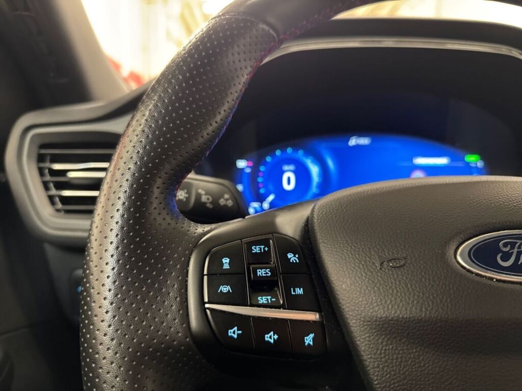 Ford Kuga 2023 Harmaa