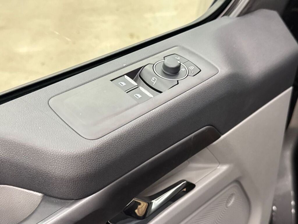 Ford Tourneo Custom 2026 Harmaa