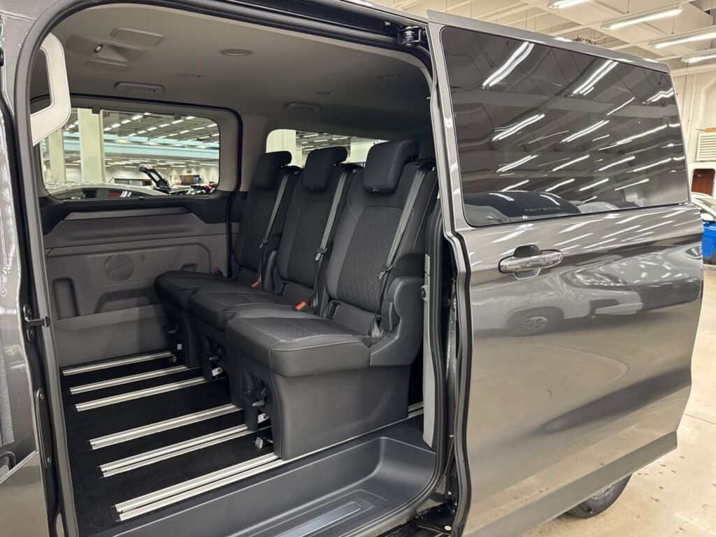 Ford Tourneo Custom 2026 Harmaa