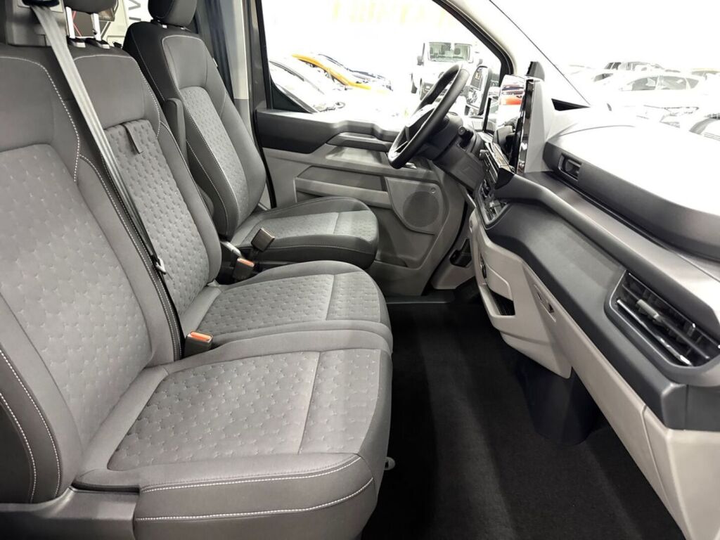 Ford Tourneo Custom 2026 Harmaa