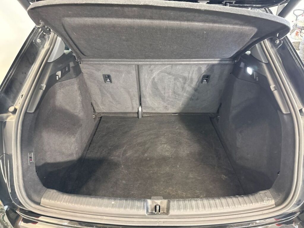Audi Q4 e-tron 2023 Musta