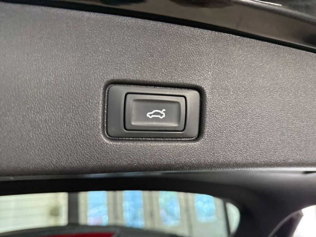 Audi Q4 e-tron 2023 Musta