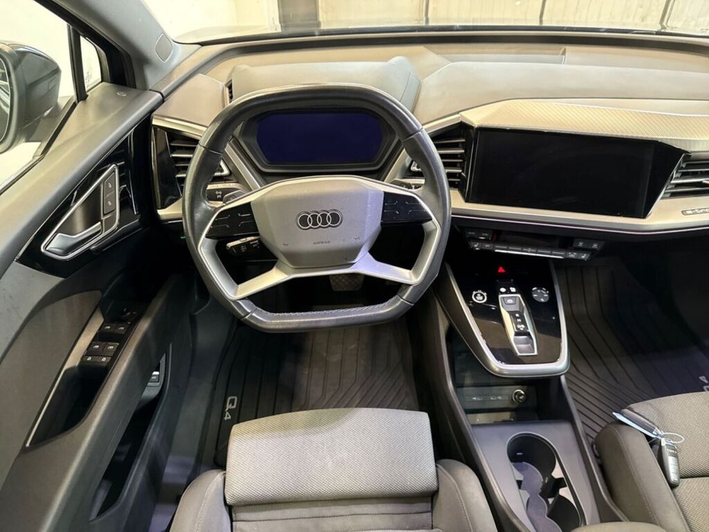 Audi Q4 e-tron 2023 Musta