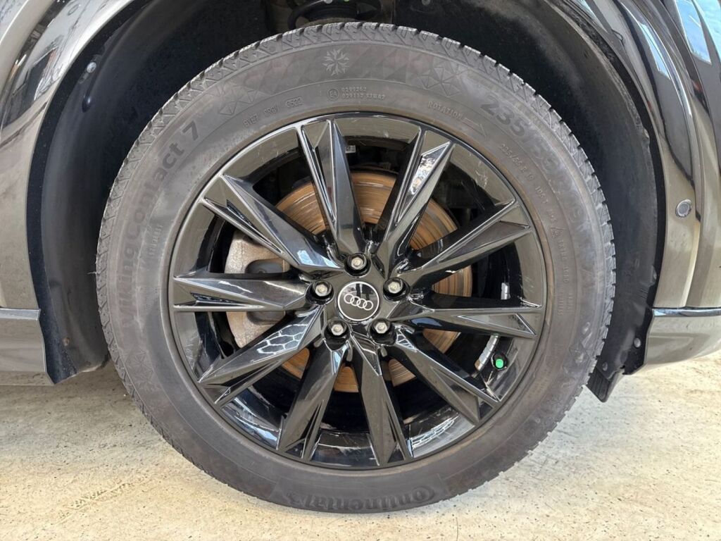 Audi Q4 e-tron 2023 Musta