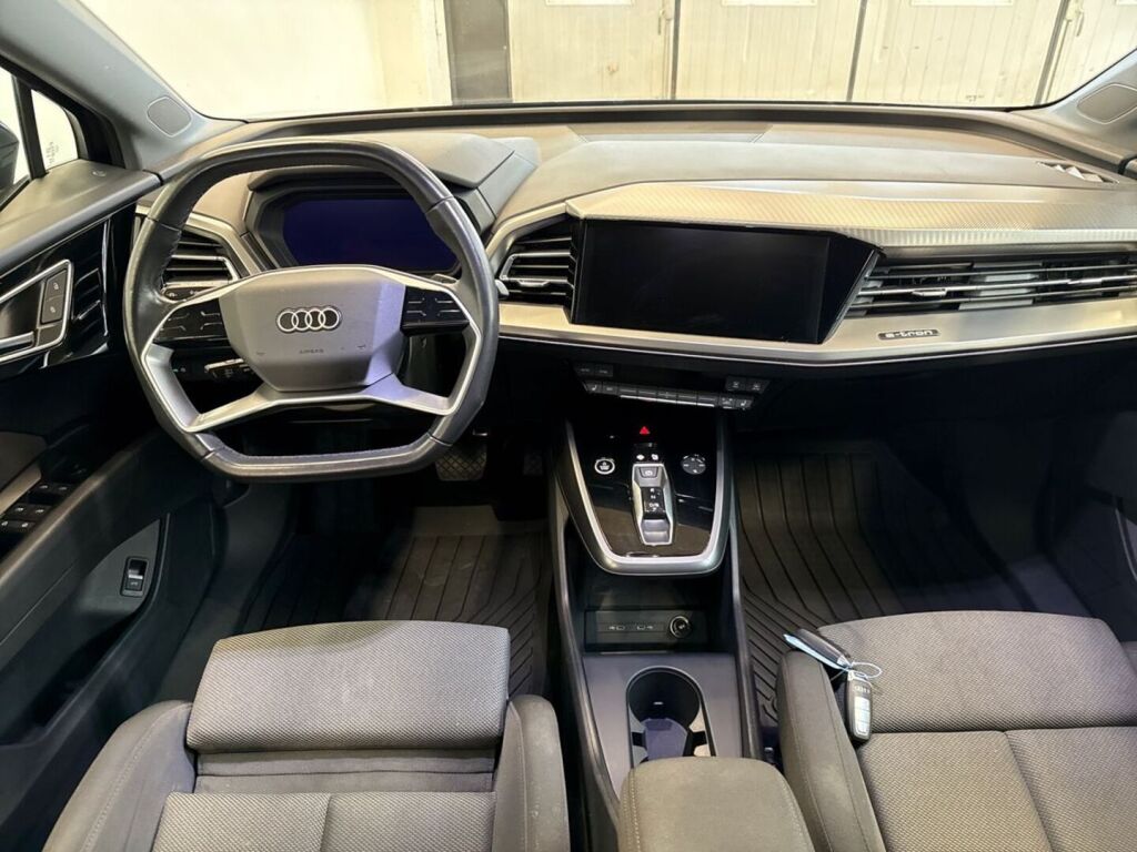 Audi Q4 e-tron 2023 Musta