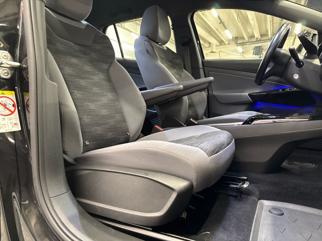 Volkswagen ID.4 2023 Musta