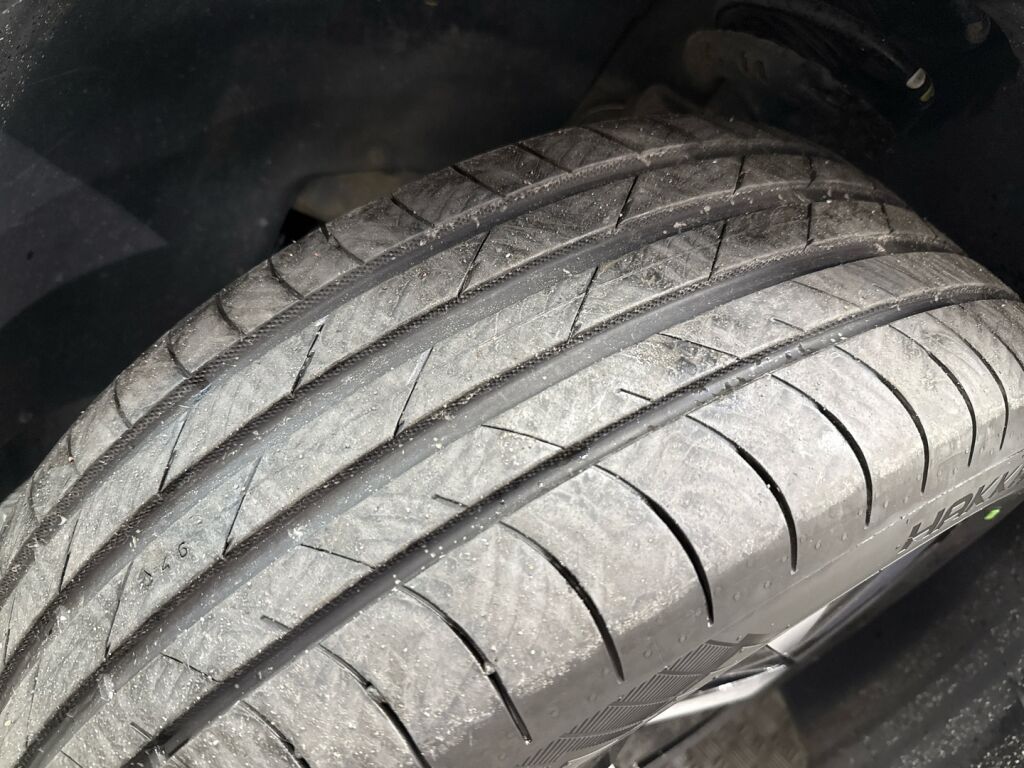 Volkswagen ID.4 2023 Musta