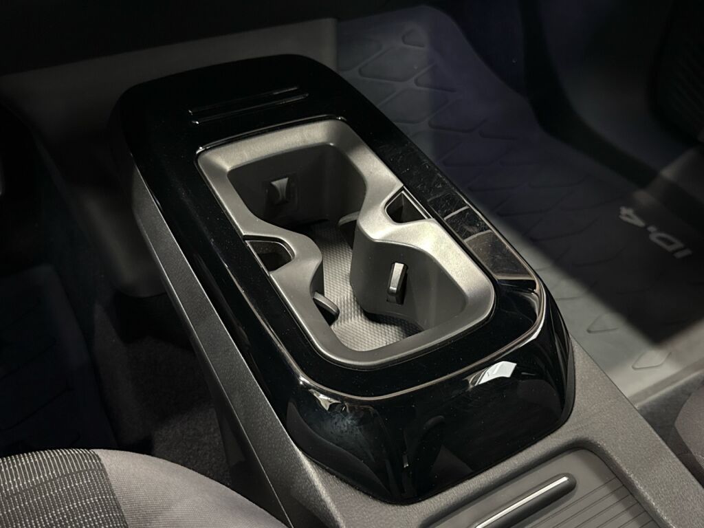Volkswagen ID.4 2023 Musta