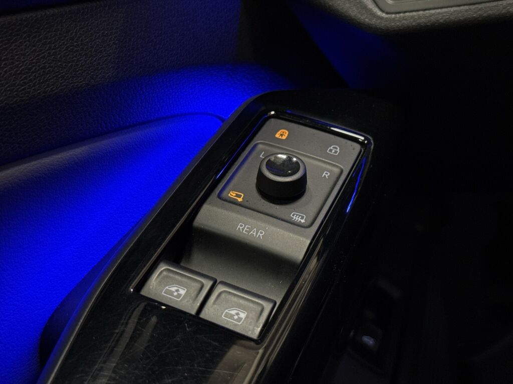 Volkswagen ID.4 2023 Musta