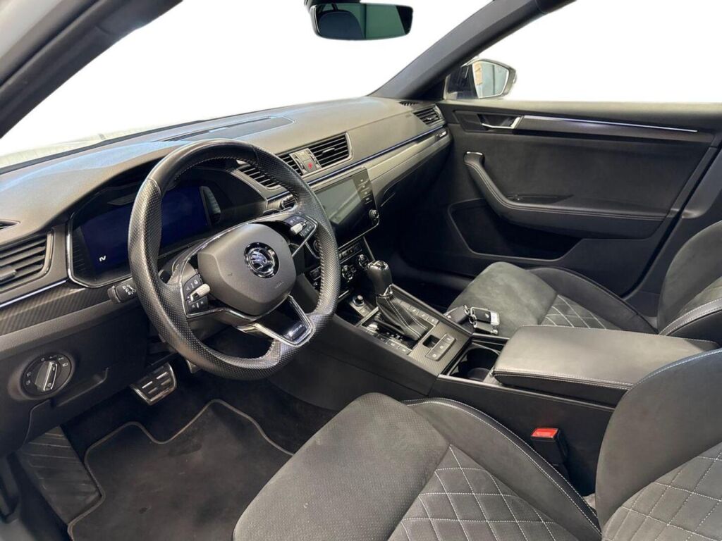 Skoda Superb 2023 Valkoinen