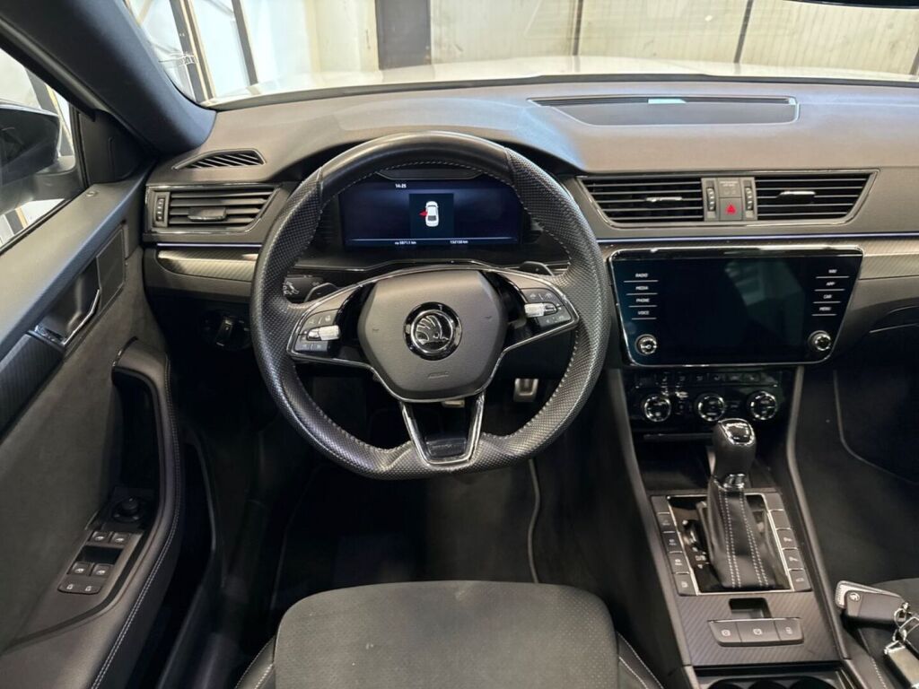 Skoda Superb 2023 Valkoinen